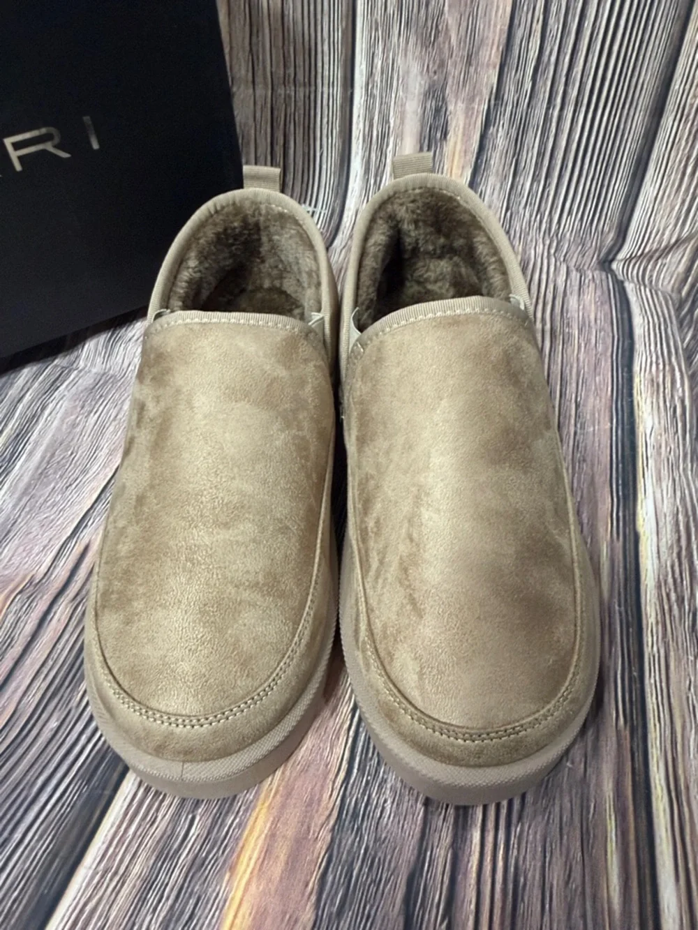 Tahari Travis Faux Fur Lined Slip-On Shoes Size 10 Taupe new with tags